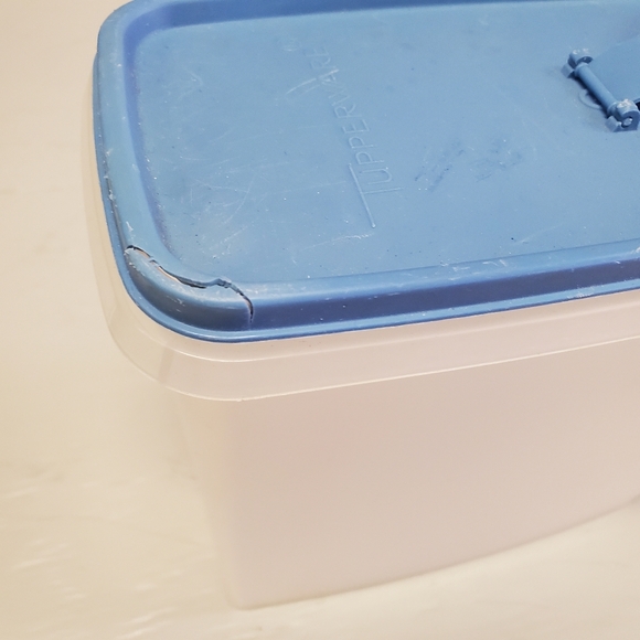 Tupperware Container - Picture 2 of 3